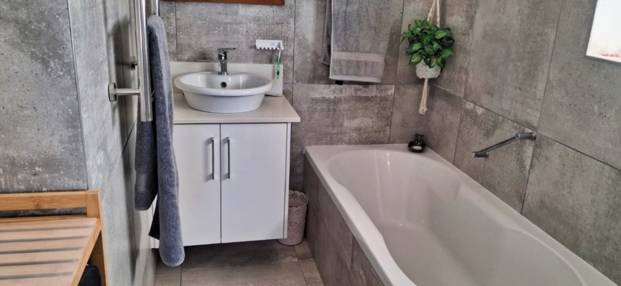 2 Bedroom Property for Sale in Voorbaai Western Cape